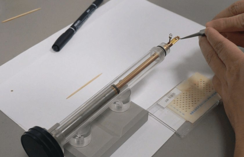electron microscope, 简称tem),是一种把经加速和聚集的电子束透射到