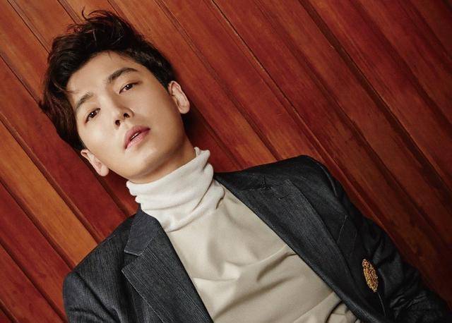 韩国男星郑敬淏一奇葩行为引邻居害怕报警,亲吐始末让人哭笑不得_穿着