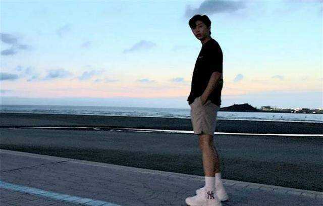 虽然都说贴脸照片容易留下屈辱的照片,但是林英雄在