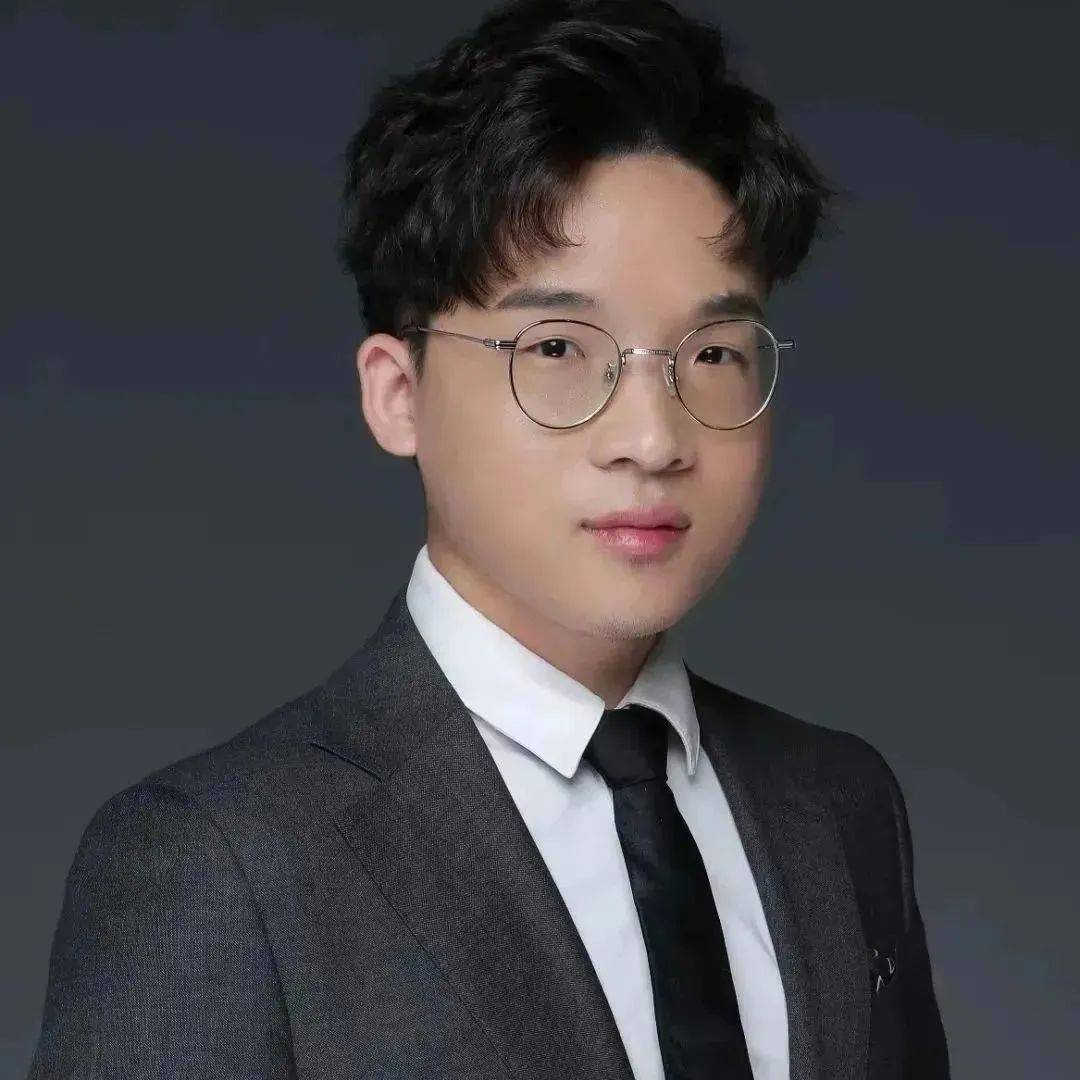 简介主讲嘉宾介绍本次沙龙特别邀请到了分贝企业管理研究院院长何国豪