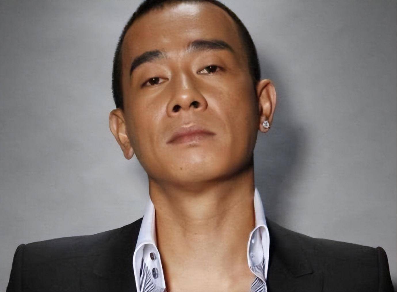 身价上亿的陈小春,至今留有遗憾:亲弟弟被卖,再也找不回!