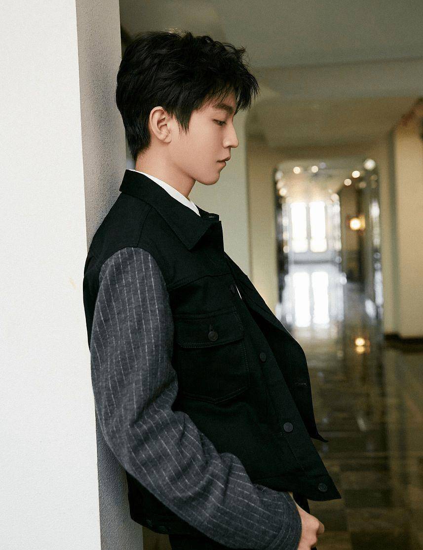 王俊凯被传姐弟恋?与经纪人恋爱绯闻是真是假?_生活_发展_个人