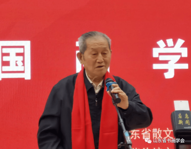 原山东省省委宣传部部长山东省人大画院院长董凤基宣布展览开幕中国