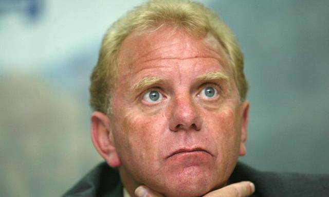 正式上任,足协宣布新职务,76岁霍顿重回中国,曾创男足最高排名_教练