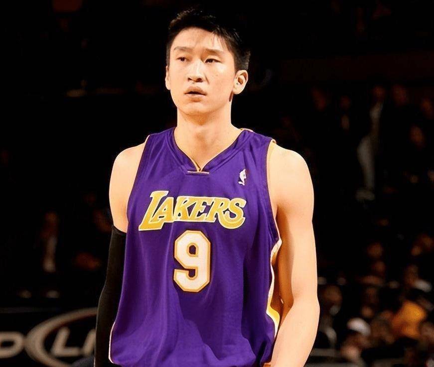 孙悦被誉为中国历史上天赋最好的后卫,曾经是湖人队饮水机球员_比赛
