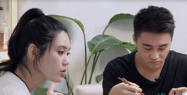 何猷君录节目心情差,回应从不买热搜,自证五好男人被奚梦瑶吐槽_因为