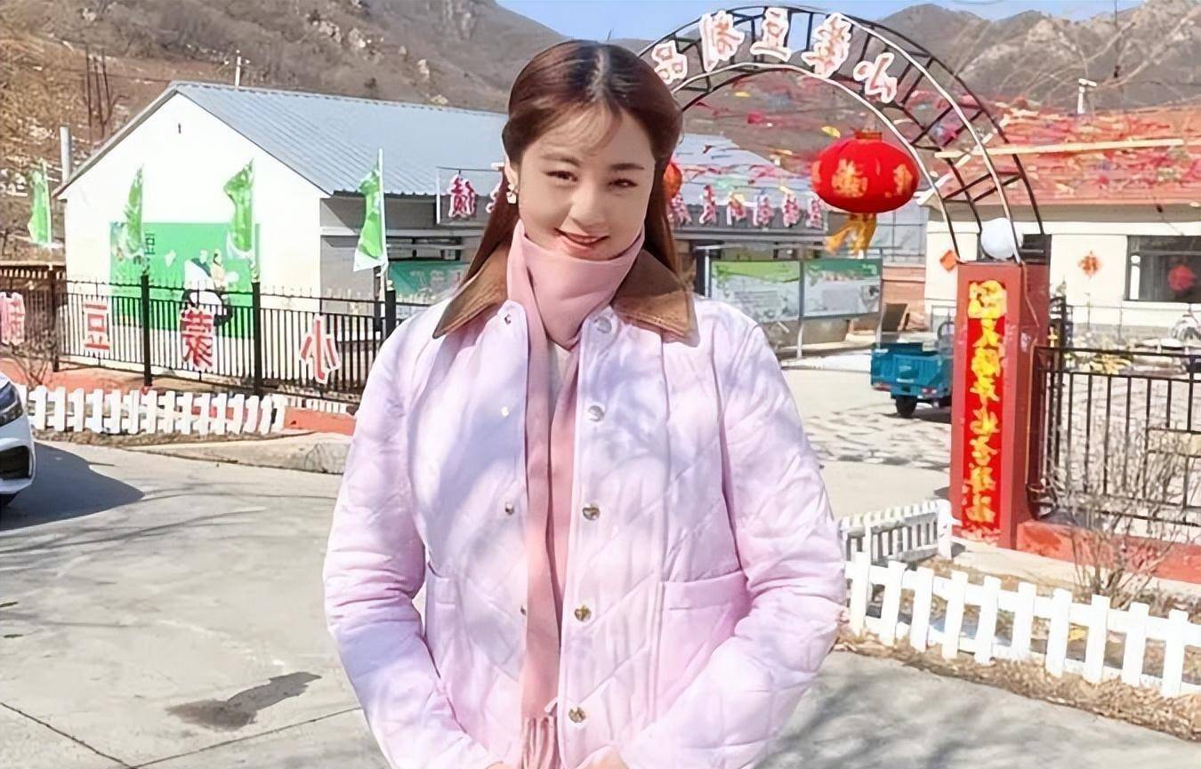 随着《鹊刀门传奇》的走红,毕畅饰演的轩辕金凤也成为观众热议的话题.