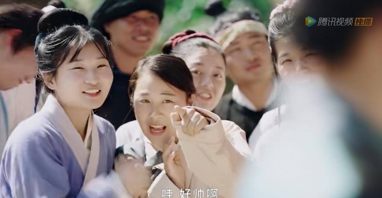 切换,翻转,铺垫渲染了半天,传说中的美男子终于露出了正脸,英雄救美