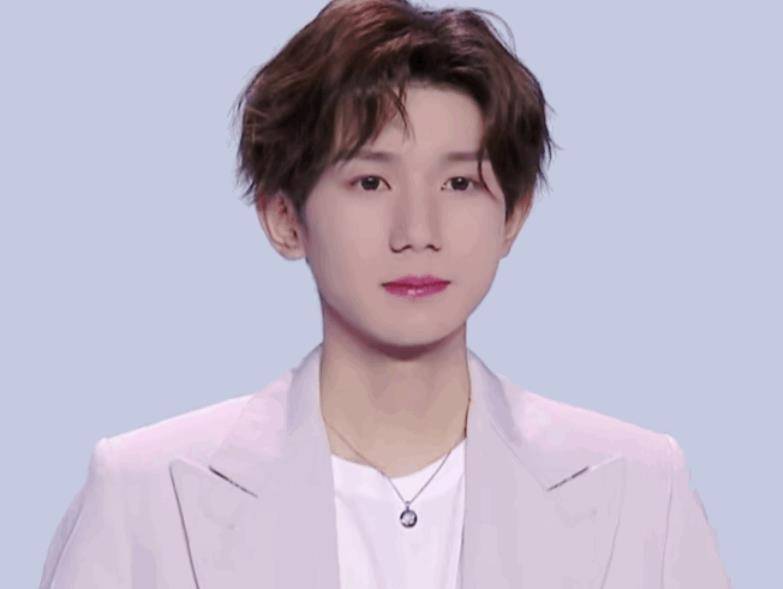 王源出镜火上热搜,离开了百万精修待遇,这皮肤状态却让人看愣_活动