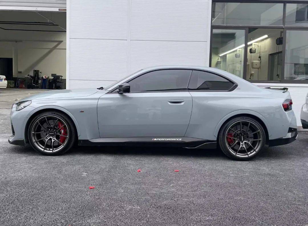 轮胎:倍耐力p zero,前:225/35 r19;后:255/35 r19购车经销商:南京万宝