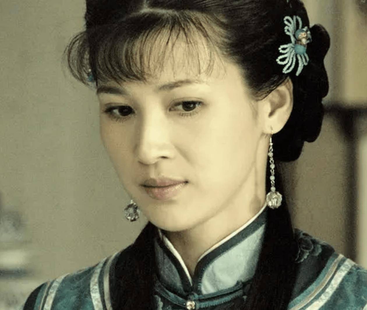 原创"亮剑女神"童蕾:情断周一围,富商丈夫入狱3年,她幸福吗?