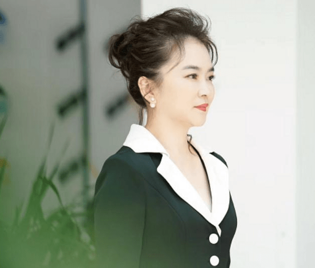 电视主持人周洲育儿焦虑!因后悔对儿子太严,如今看心理医生!