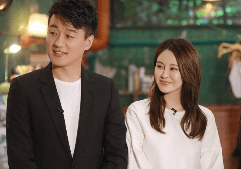 佟大为携关悦共度二人世界,庆祝领证12周年,紧紧相拥甜蜜放闪!