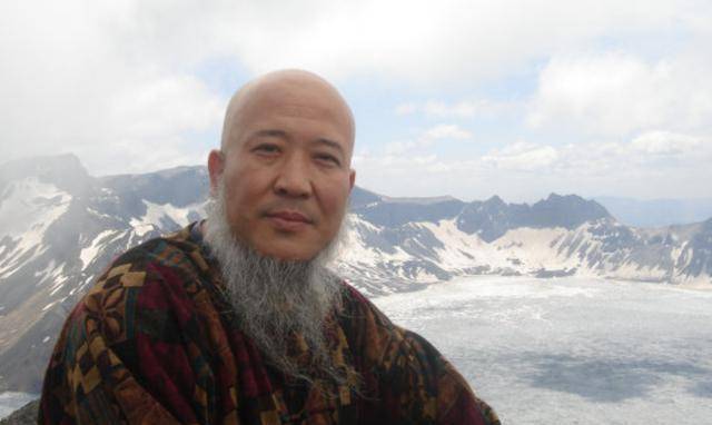 也有人认为,杨彦既然已经选择了出家,那就代表他看破红尘,不再留恋