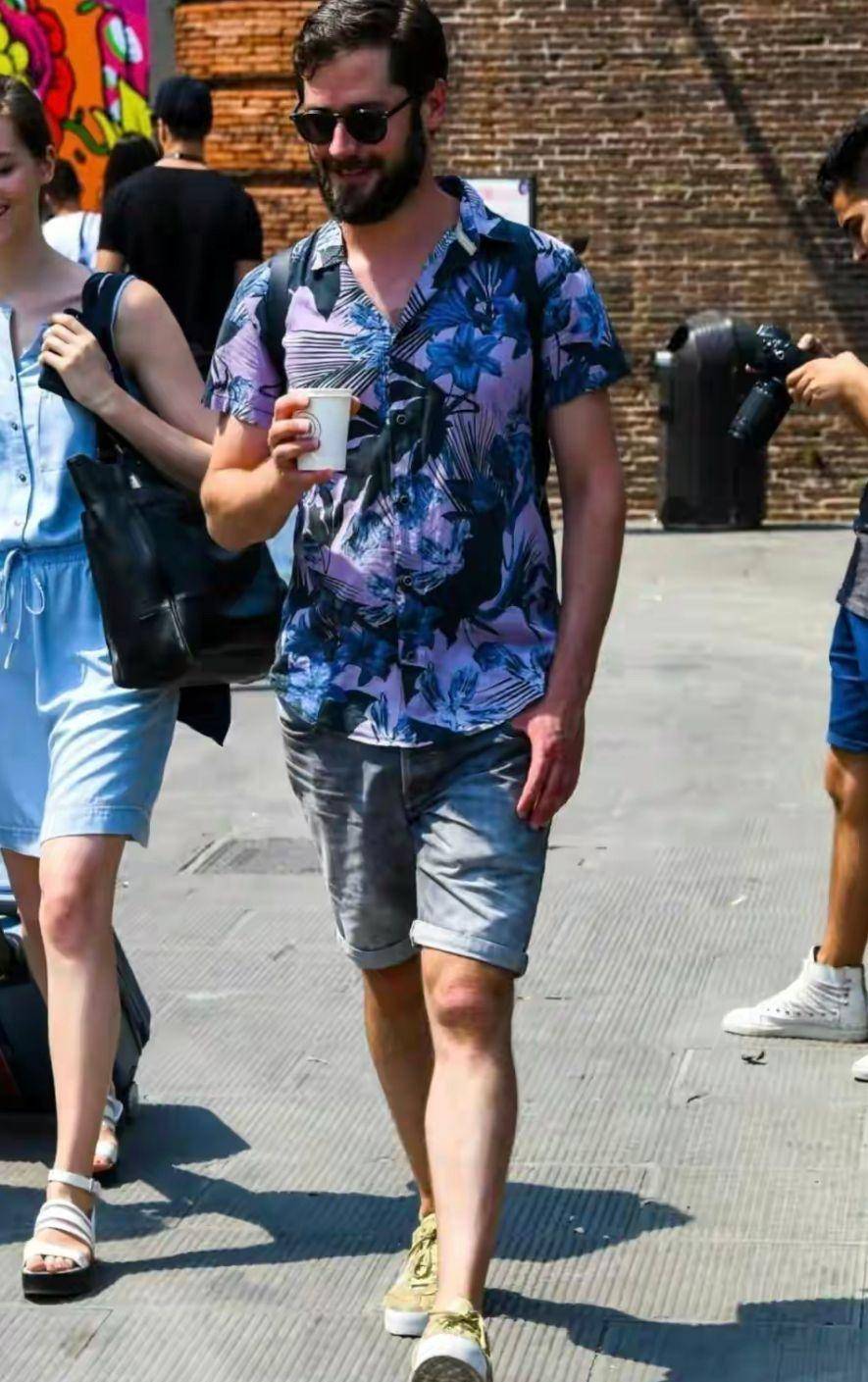 建议四五十岁男人:出门不穿花,不戴金,鞋不邋遢,才更有格调_衣服_气质