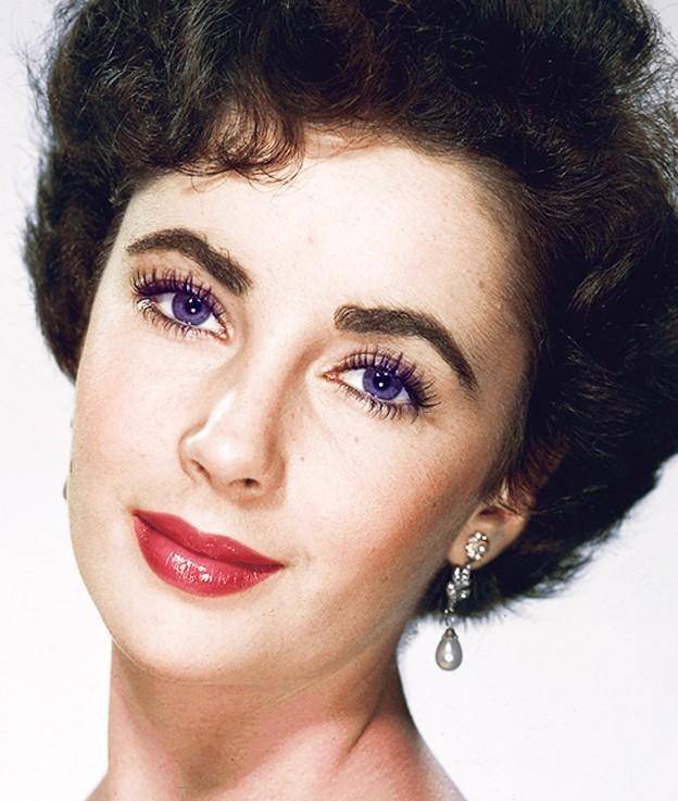 伊丽莎白·泰勒:紫罗兰色的眼睛,双线睫毛,16岁的她明亮迷人