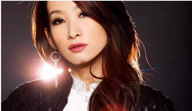 同样都是后妈,一位从不与继子同框,一位却视继子如亲骨肉_孩子_秦海璐