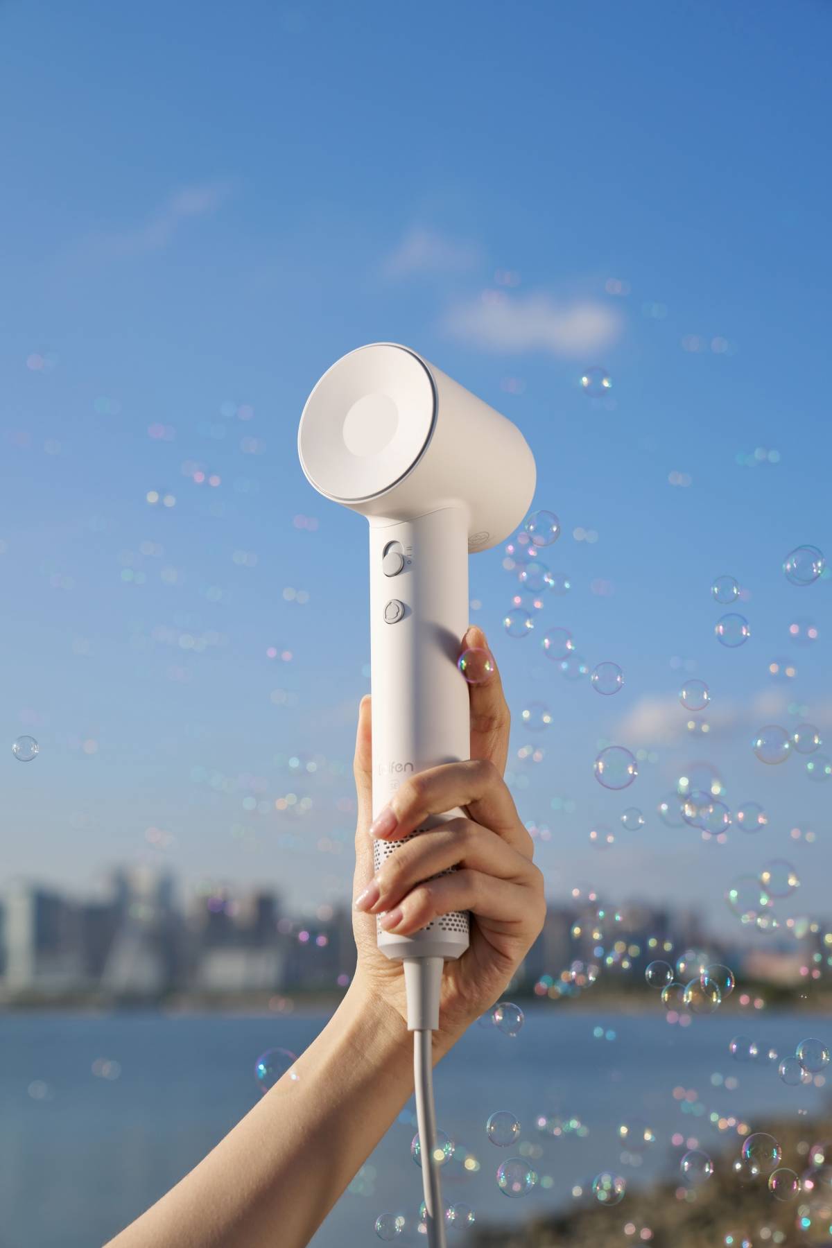 抚顺毛躁头发,有它解锁柔顺吹发体验