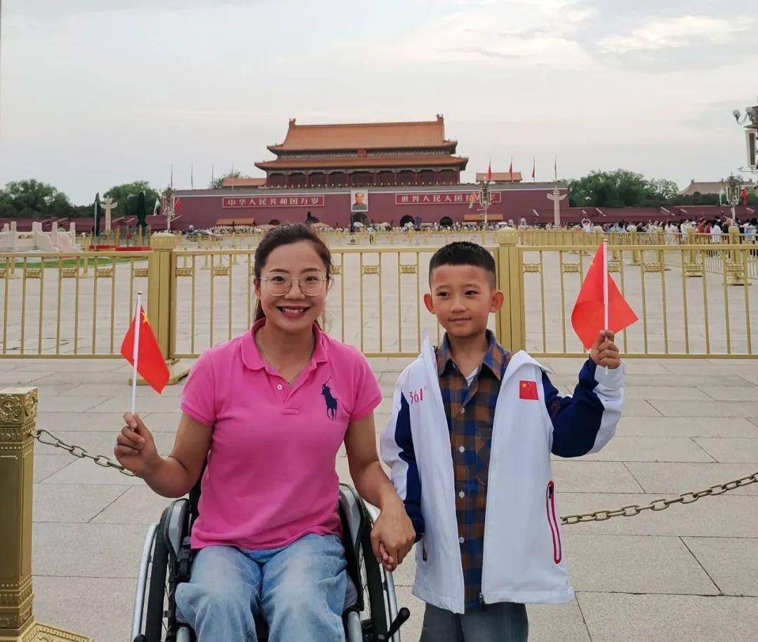 参加完党的二十大,夏江波频繁地到学校,单位,企业宣讲党的二十大精神