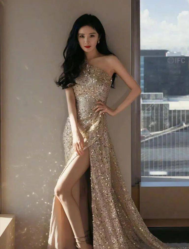 是假的,坚强后盾的膀大腰圆用图片揭示"世界的真相"_何洁_身材_刘亦菲