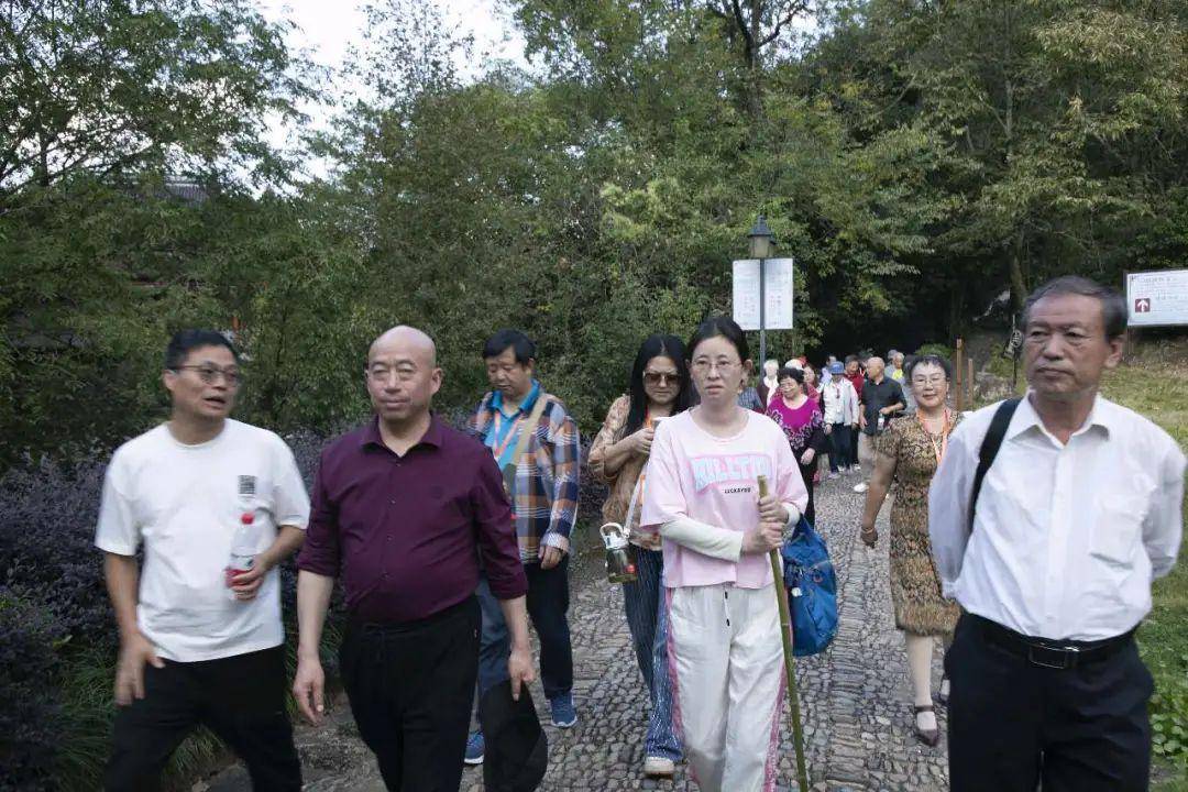 中心新昌县诗词楹联协会新昌古床博物馆深圳长青诗社《小楼听雨》诗词