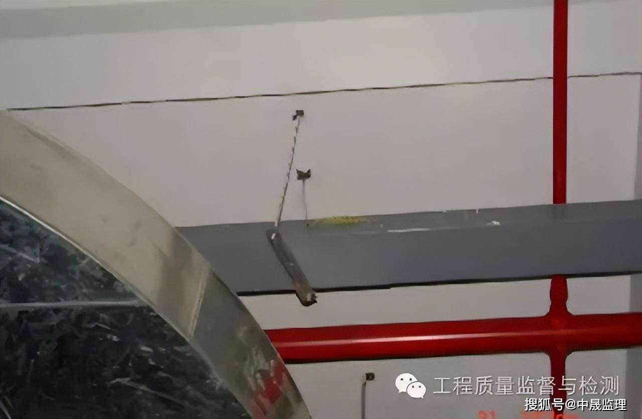 支吊架倾斜吊杆丝杆过长管道井污染严重六,建筑电气(一)屋面防雷接地1