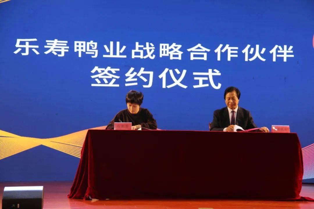 原海底捞首任人力资源总监,海底捞大学创始校长王奋老师为大家带来了