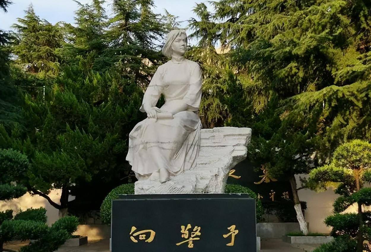 向警予牺牲后,遗体被偷偷埋在山坳里,前夫悲痛,儿女皆不简单_蔡和森