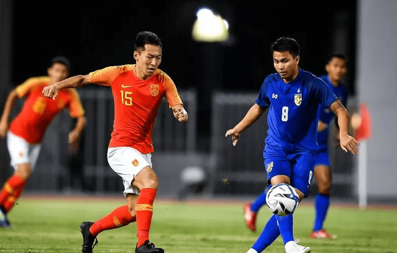 "泰国队核心伤病缺席，中国男足世预赛前景大幅提升"