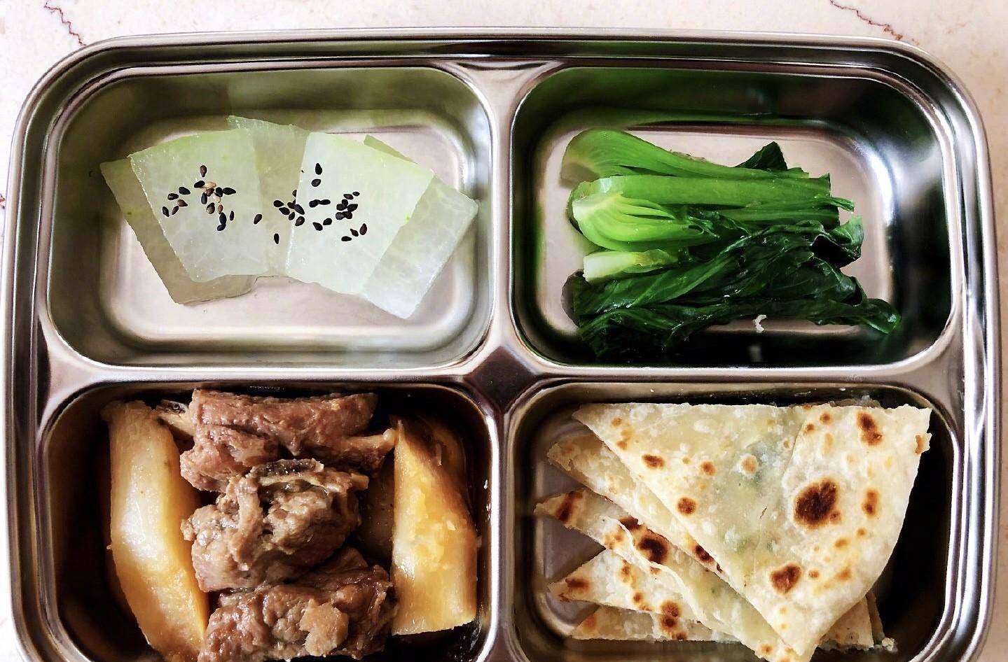 黄磊在网上晒美食,看到第4道菜,网友:这么臭能吃吗?_中餐_猪脚_爱家