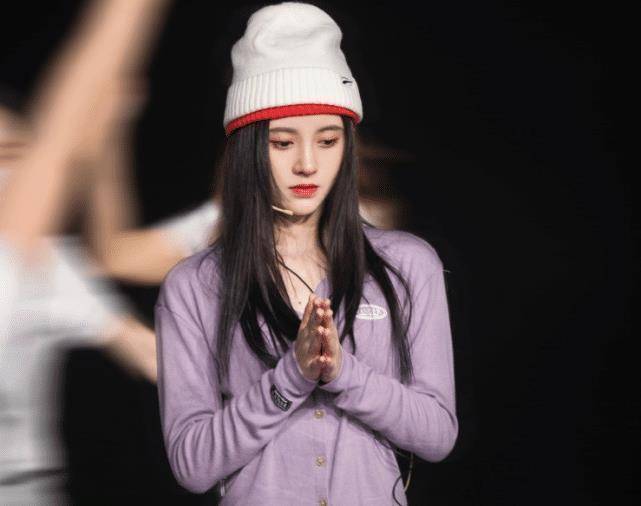 有种"整容"叫鞠婧祎变胖,巴掌脸秒变圆脸,男粉直言想原地脱粉_身材