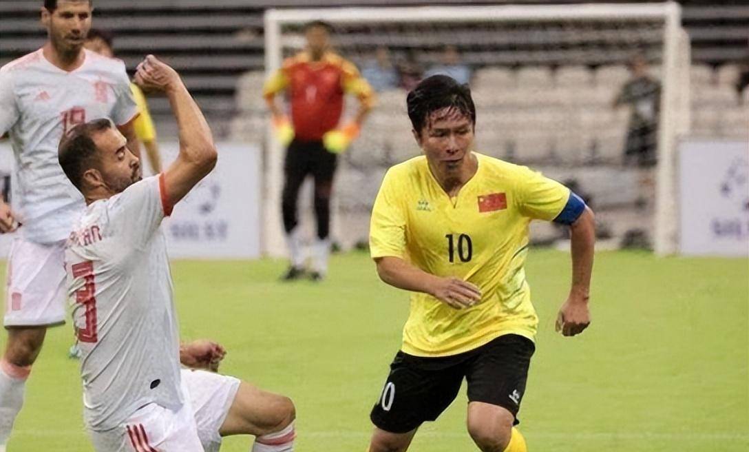 彭伟国正式组队亮相我们足坛,已敲定三大强援加盟,剑指联赛冠军_郜林