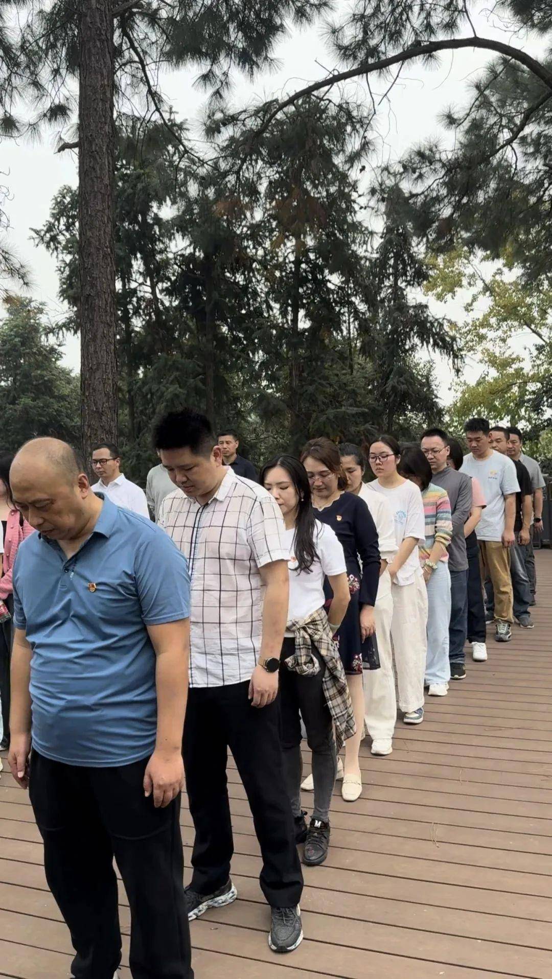 进入公园里面,在大冶有色金属集团控股有限公司法律事务部党支部书记