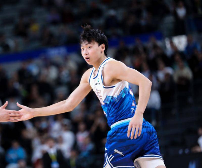 新疆胜青岛,齐麟三分球9中8王者归来,国家队双麟会指日可待_比赛_状态