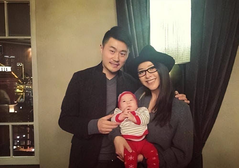 "傻姑"黄小蕾:拒绝杜淳示爱,追大张伟被拒,最终闪婚闪孕圈外人_母亲