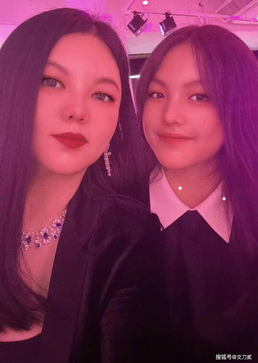 李湘女儿王诗龄近照,参加晚宴落落大方,口碑和黄多多对比明显_王岳伦