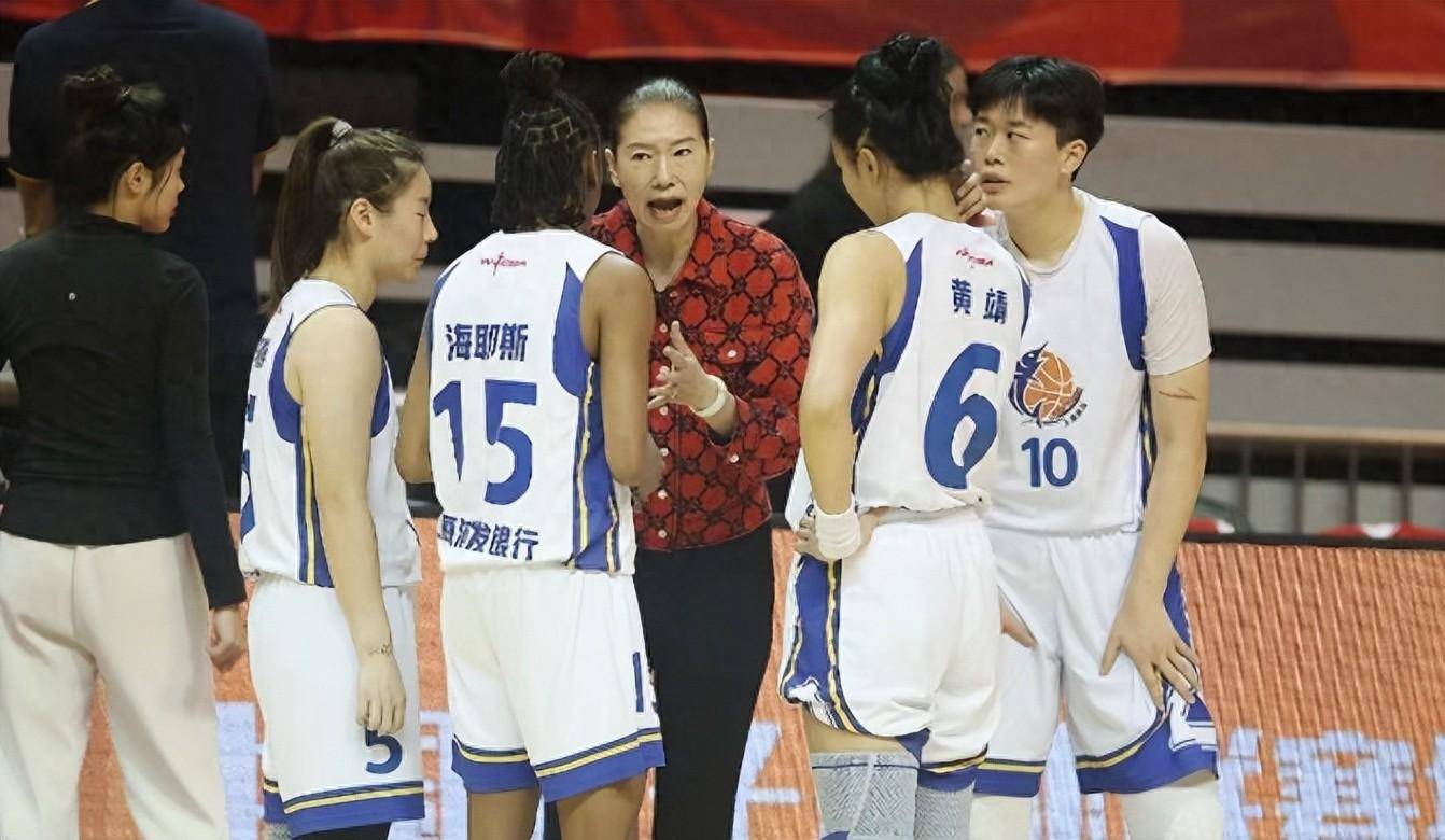 终结3连败,超级外援大爆发,辽宁名帅渐入佳境_上海女篮_海耶斯_比赛