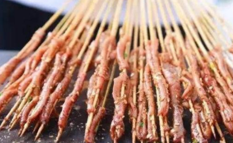 满大街10元40串的鸭肠不要吃了，员工“透漏”：都是套路！(图2)