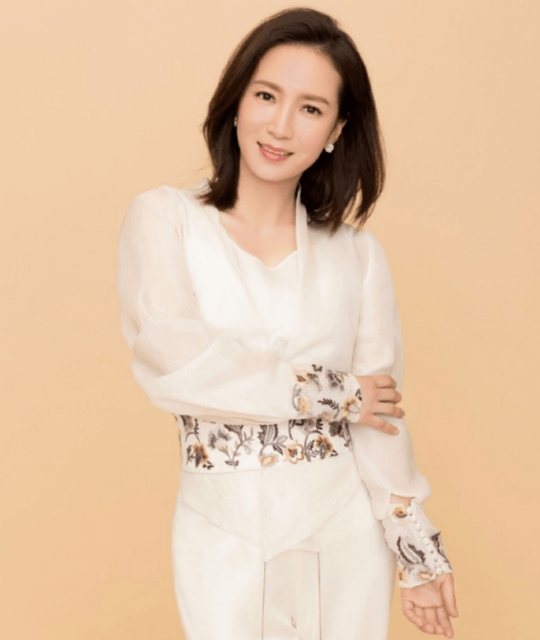 演员胡小庭:嫁平凡丈夫,父母相继离世,如今45岁丈夫被宠成宝_角色