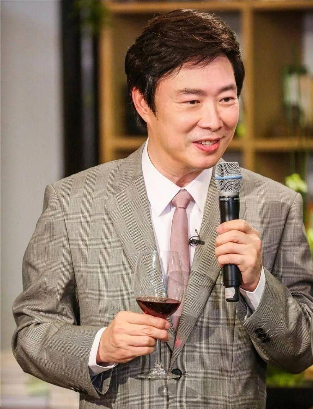 "永恒的爱情:痴情王子与56岁闺蜜的动人故事"_费玉清_音乐_安井