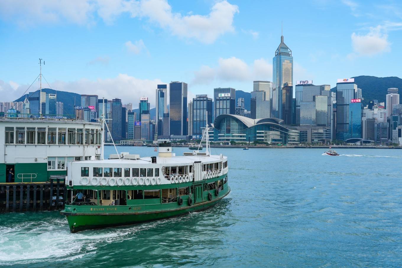 它曾被《国家地理旅游杂志》评为"人生50个必到景点"之一.