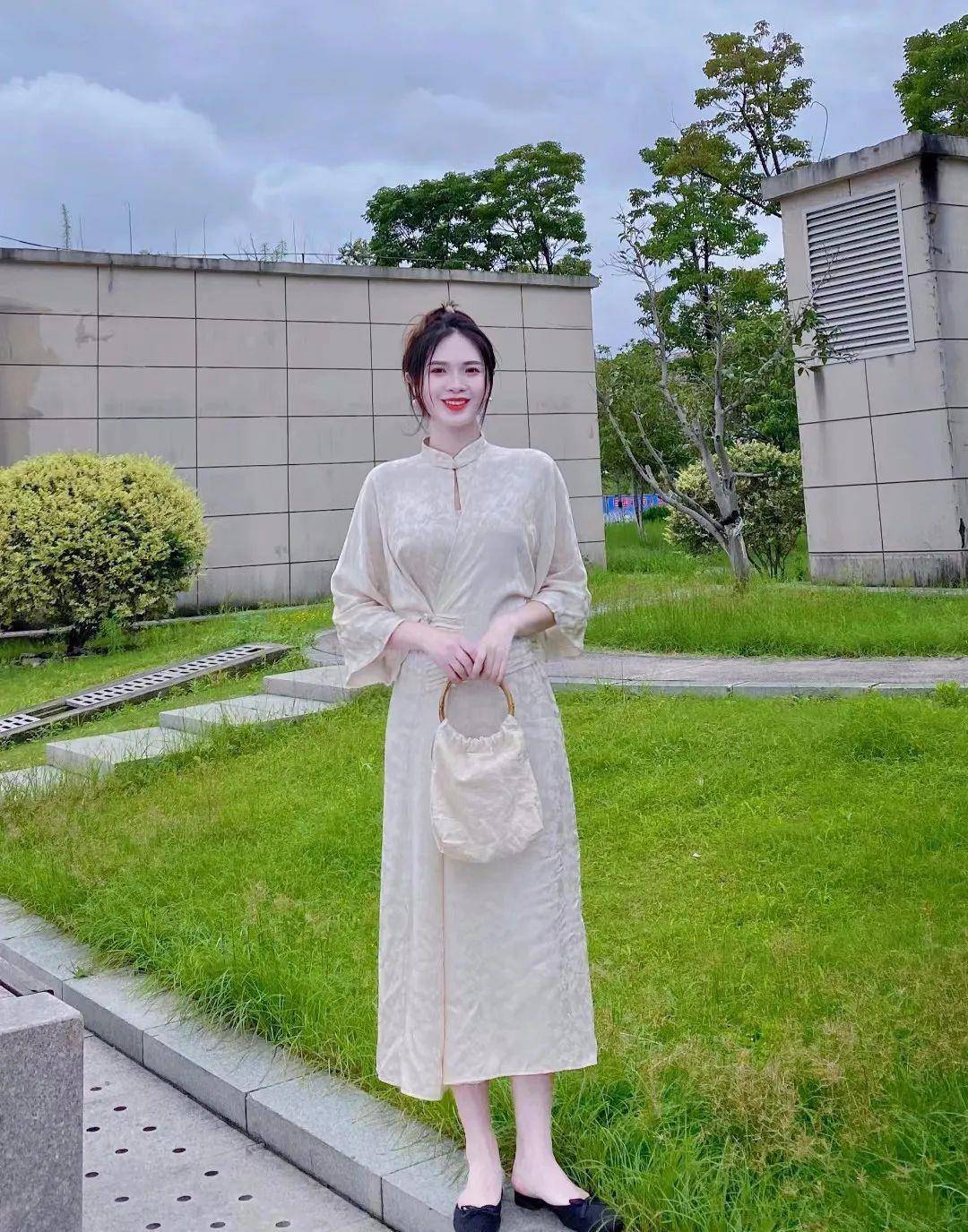 优雅减龄的连衣裙打扮,美得人挪不开眼_nana_衣服_时尚