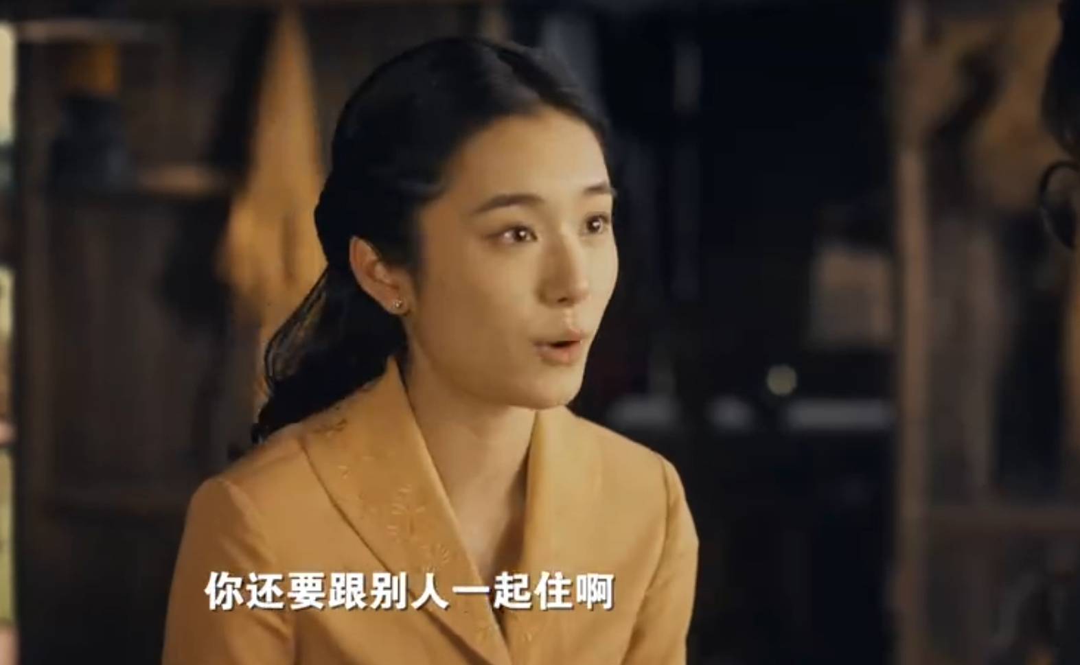 《珠江人家》陈卫官配女友出场,举止行为怪异,陈山河又当汉奸_淼淼_南