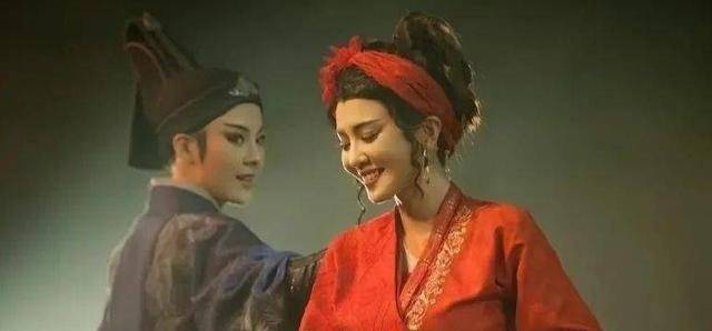 "玉面郎君"陈丽君,她得意外走红,已经让内娱彻底成为了笑话!