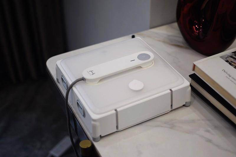 让擦窗更轻松 双向四喷头 赫特智能擦窗机器人W9