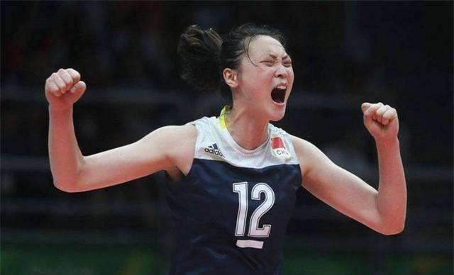 在决赛中,惠若琪最后一记探头重扣,一锤定音,帮助中国队以3-1击败