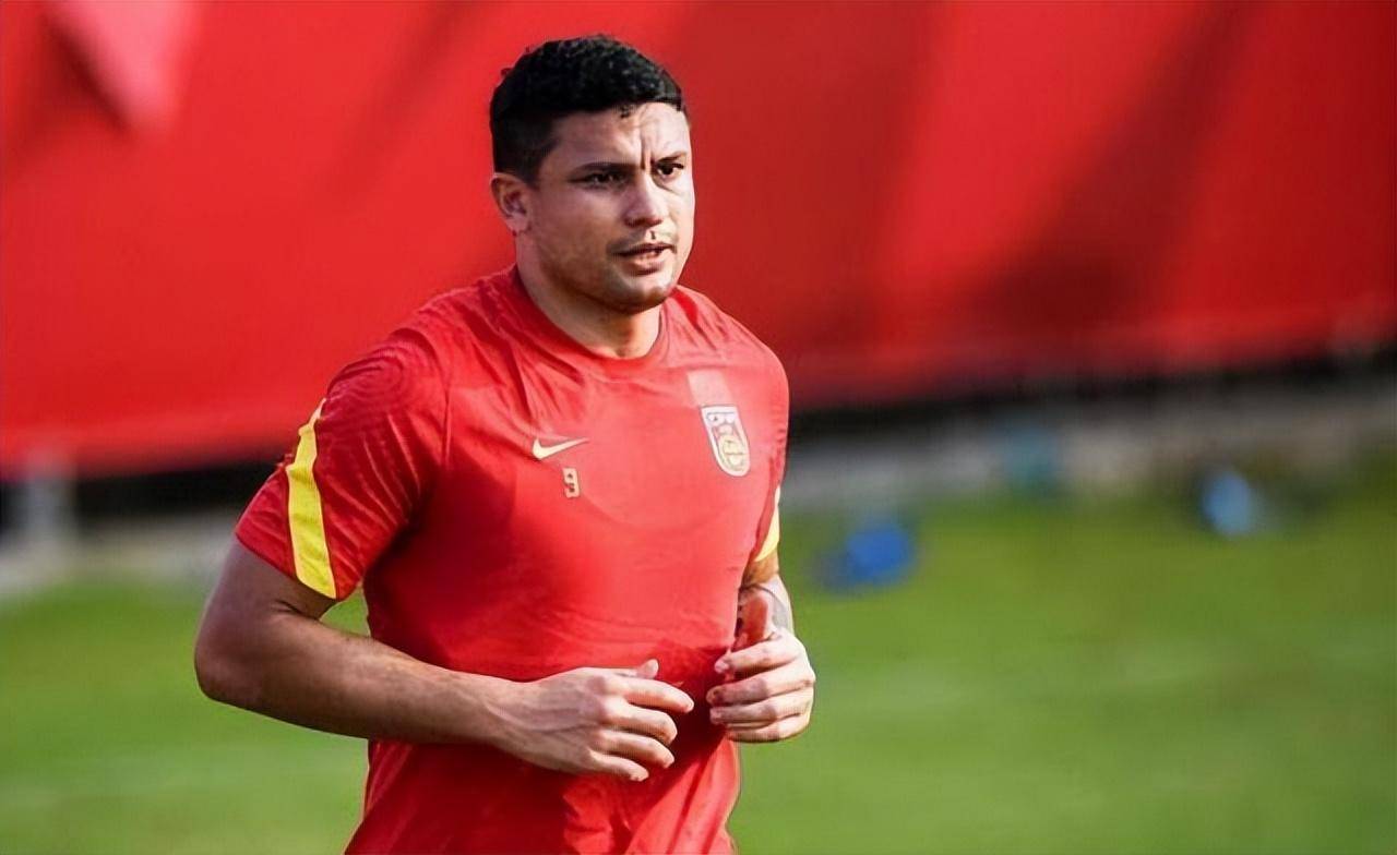 世预赛大战在即 归化球员艾克森 恐怕难以担当摧城拔寨的角色_国足