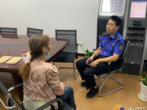 71岁温阿姨成为宁波首位流浪犬领养人 免费领养要符合哪些条件？ 