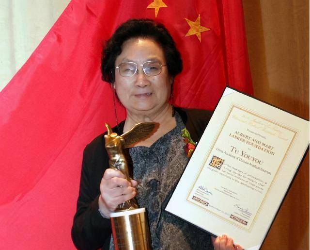 从"三无"科学家,再到诺贝尔得主,屠呦呦究竟有多了不起?_研究_的国家_