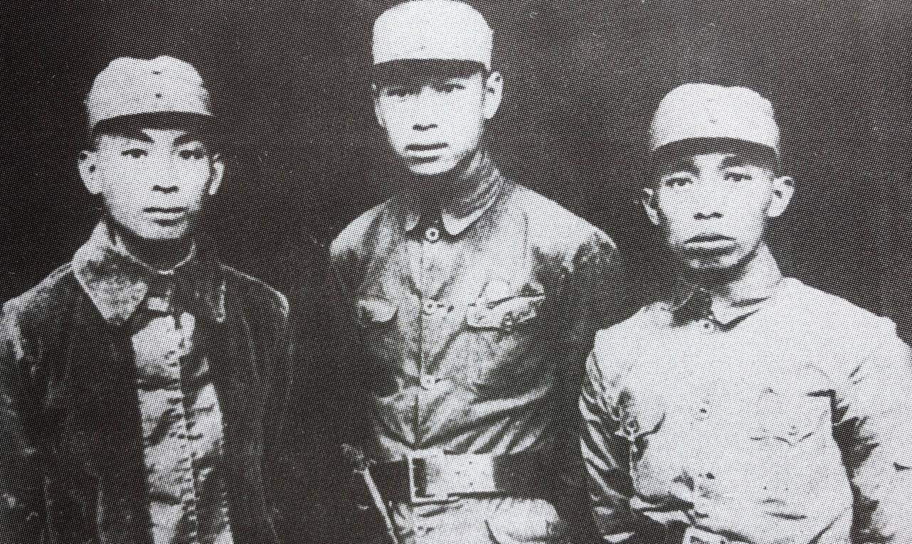 新四军哨兵深夜抓获赤脚旗袍女子,35年后叶飞将军命令务必找到她